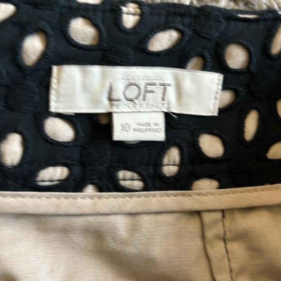 LOFT Floral Cotton Eyelet Pencil
Skirt From Size 10 - Picture 10 of 11